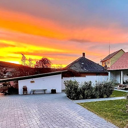 Ladislaus Schnaps-Haus Falusi Vendégház Csolnok Extérieur photo