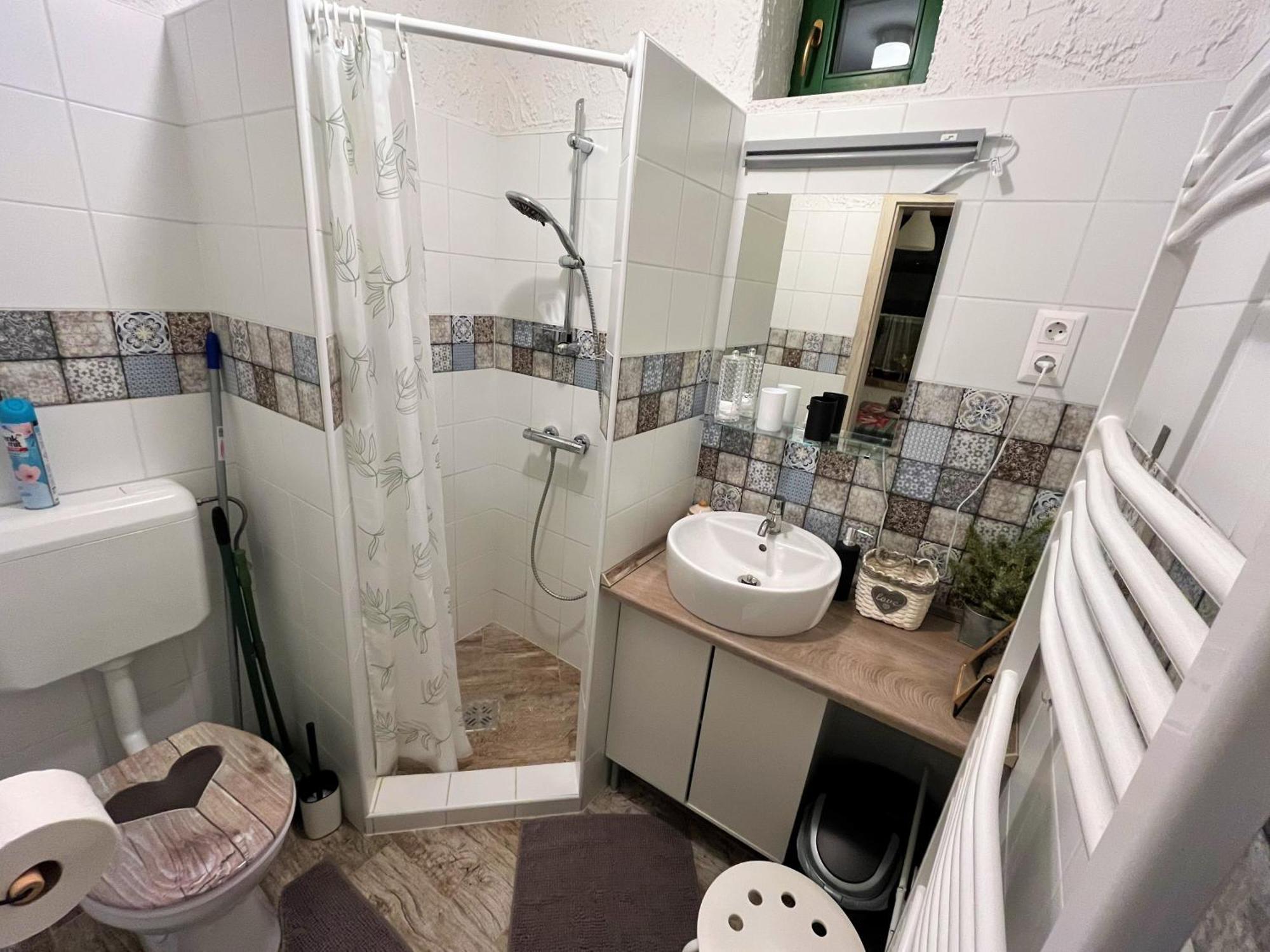 Ladislaus Schnaps-Haus Falusi Vendégház Csolnok Extérieur photo